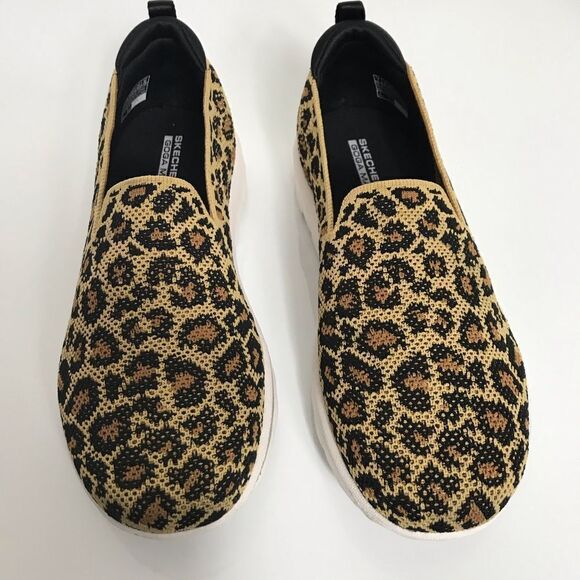 🔥Skechers Wild Safari GoWalk Classic Slip-On Shoe Size: 6W - Picture 2 of 5